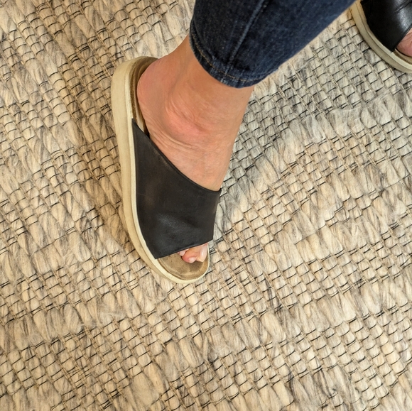 Classic Ecco black leather slides - Picture 3 of 7